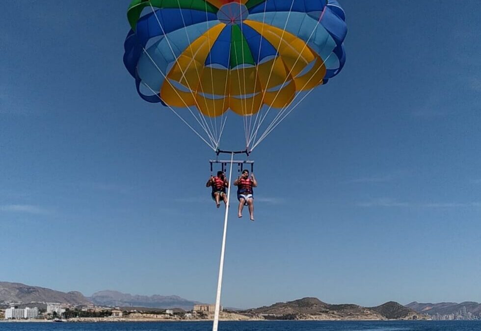 Parasailing Benidorm: Todo lo que Necesitas Saber antes de Volar